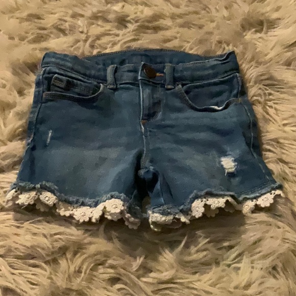 Old Navy distress look denim shorts. Girls size 5t. - Picture 2 of 7